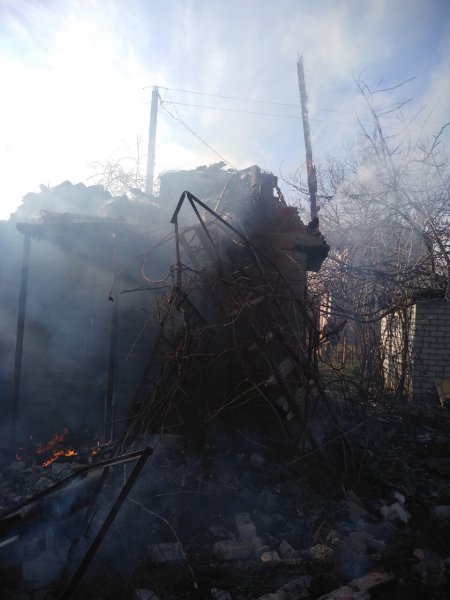 От пожара сухой травы под Кременчугом загорелась дача (фото)
