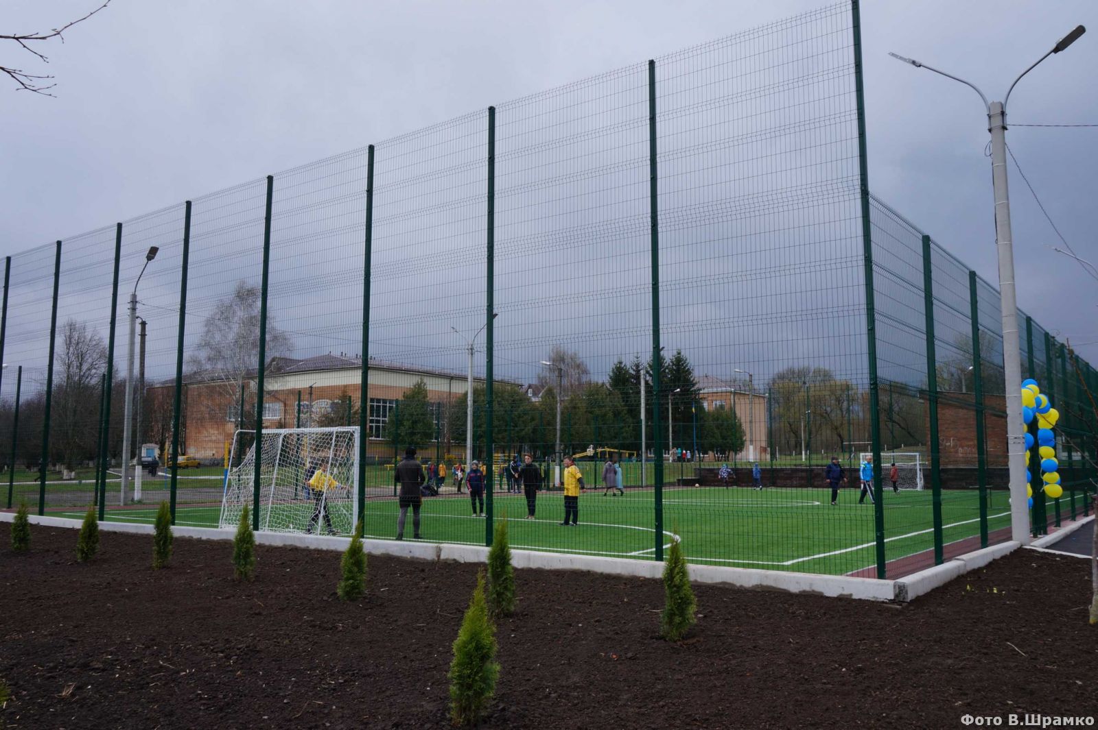 В Лохвице открыли мини-футбольное поле с искусственным покрытием (фото)