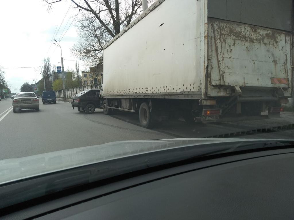В Полтаве ВАЗ столкнулся с грузовиком (фото)