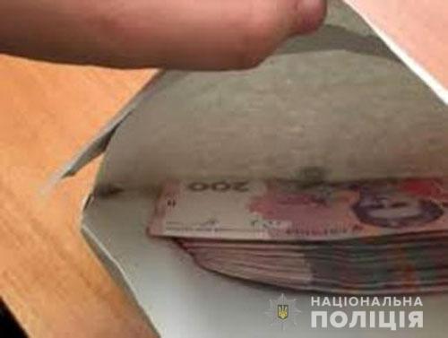 Мошенницы давали пенсионерам на Полтавщине бумагу вместо денег