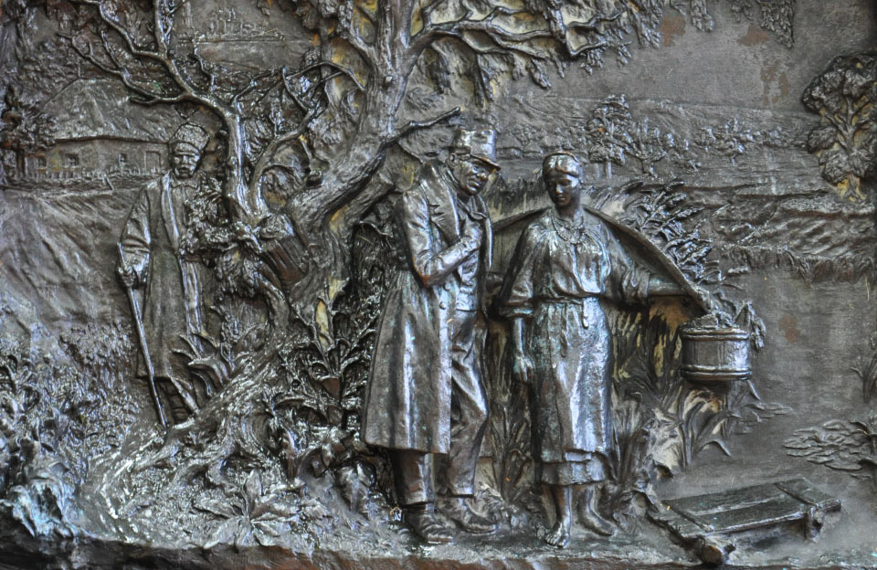В Полтаве на памятник установят украденный горельеф