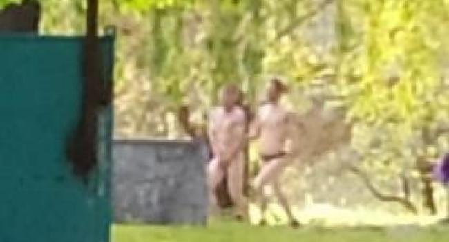 По Кременчугу бегали голые мужчины (фото 18+)