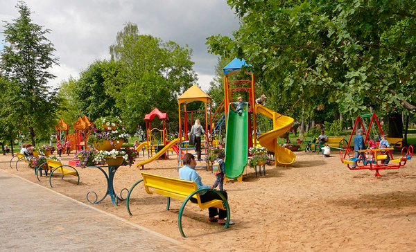 На 200 детских площадок Полтавы завезут песок
