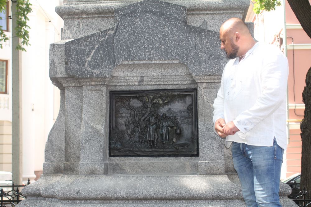 В Полтаве преобразился памятник (фото)