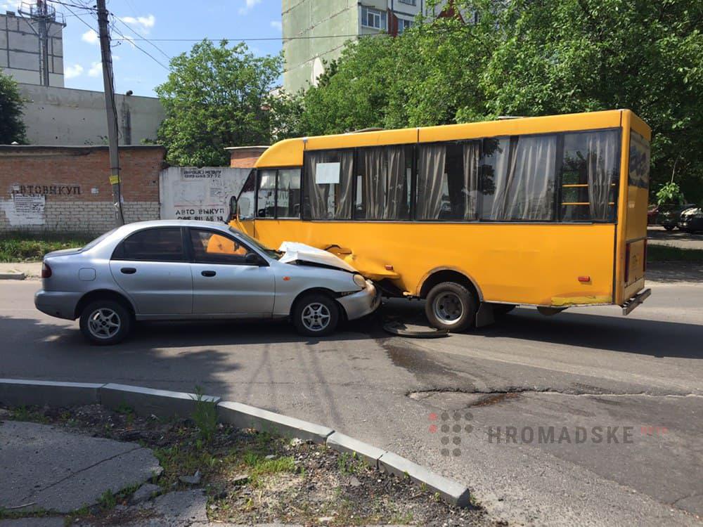 В Полтаве маршрутка попала в аварию (фото)