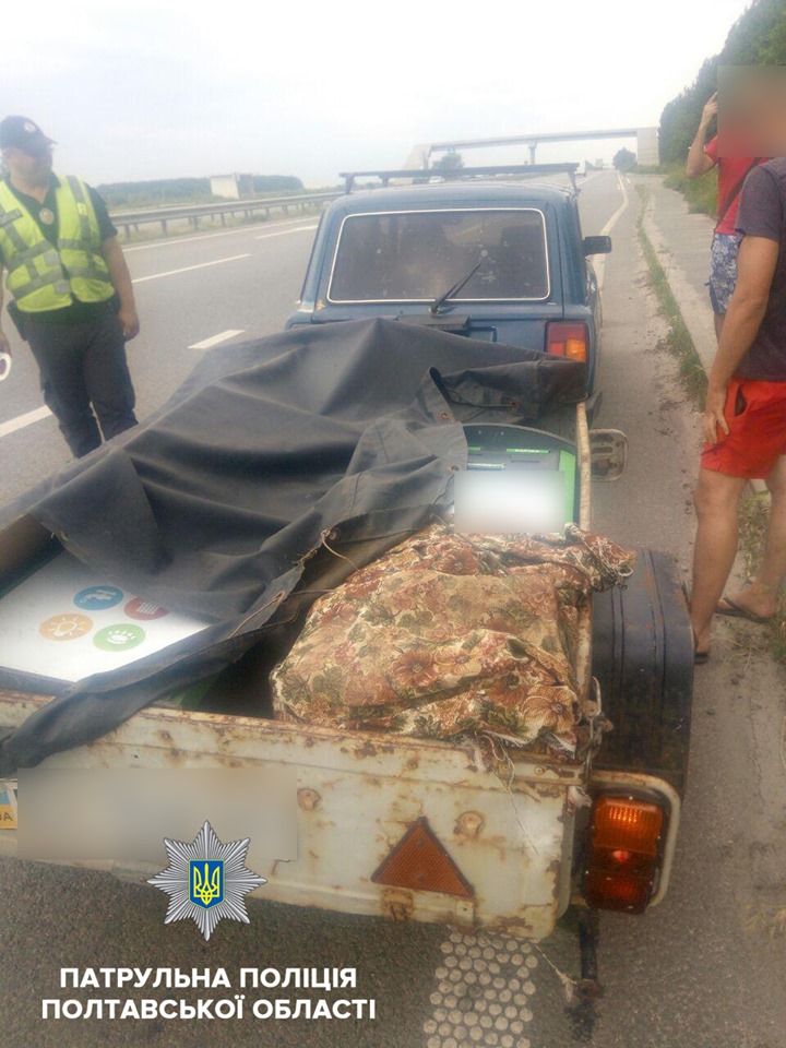 Под Полтавой задержали машину с необычным грузом (фото)