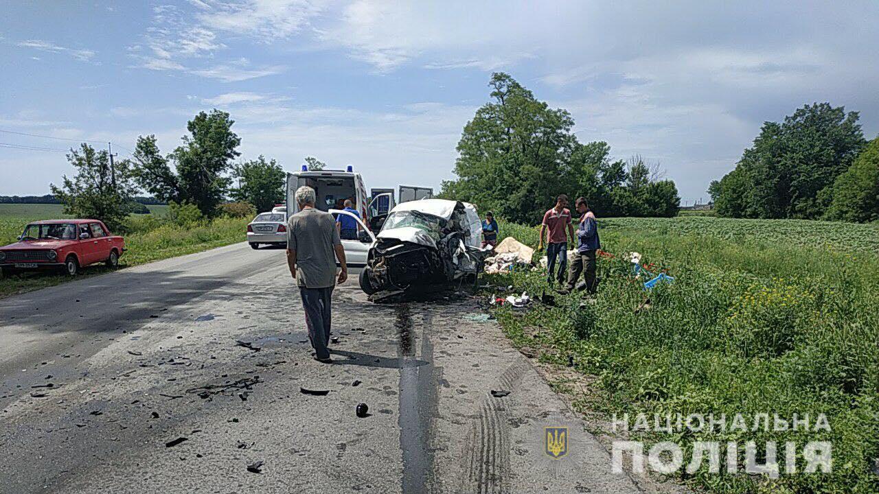 Авария с грузовиком под Полтавой: есть жертвы (фото)