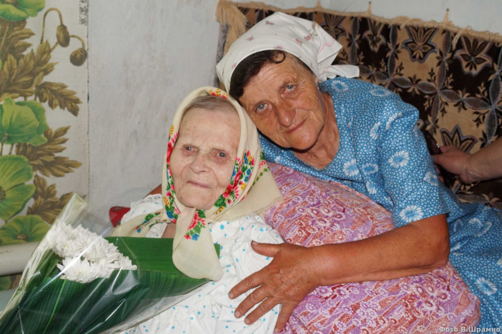 На Полтавщине поздравили долгожительницу (фото)