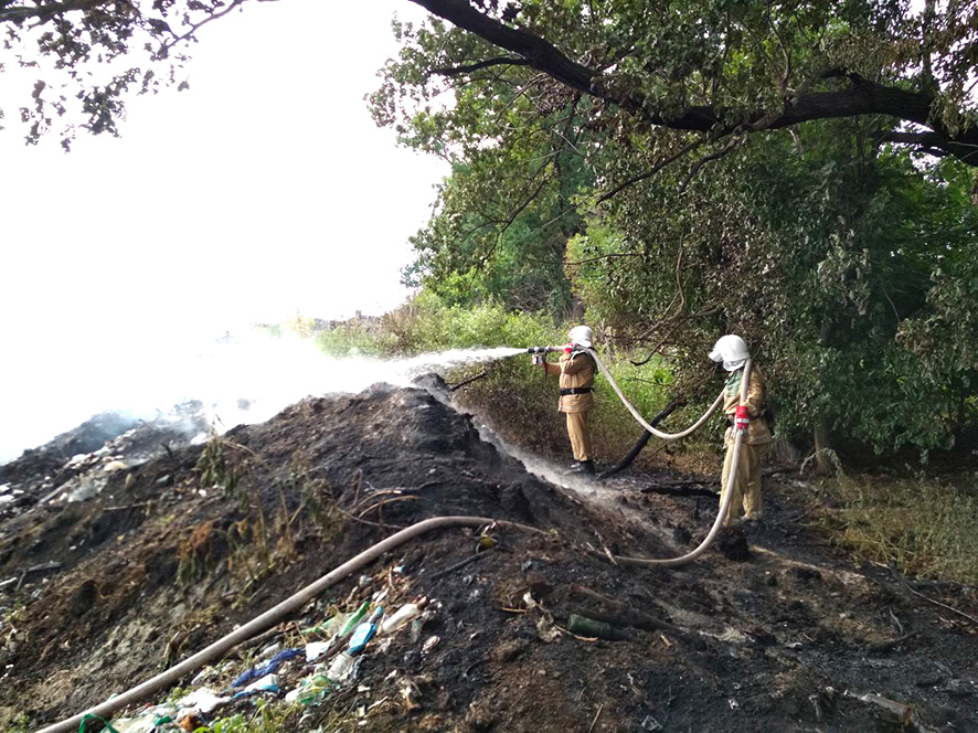 На Полтавщине горел полигон твердых бытовых отходов (фото)