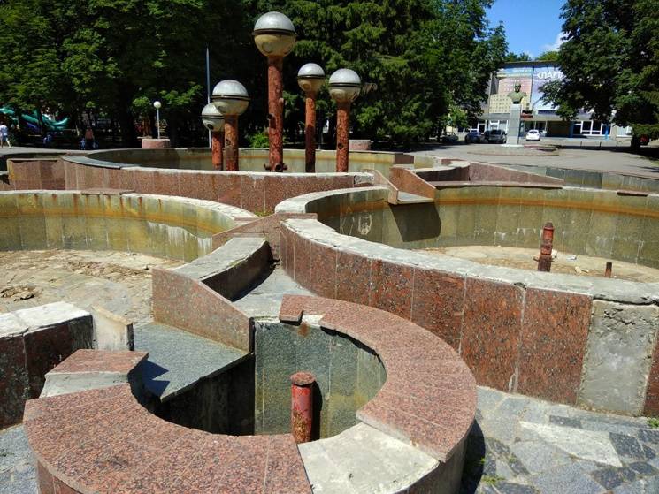 Фонтан у стадиона "Ворскла" реконструируют за 26 миллионов гривен