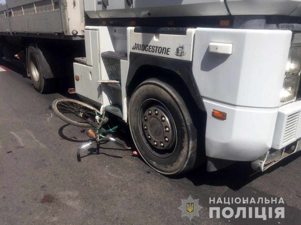 На Полтавщине грузовик переехал велосипедиста (фото)