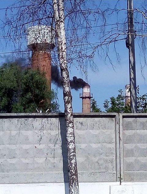 Жители Гадяча обеспокоены черным дымом от сырзавода (фото)