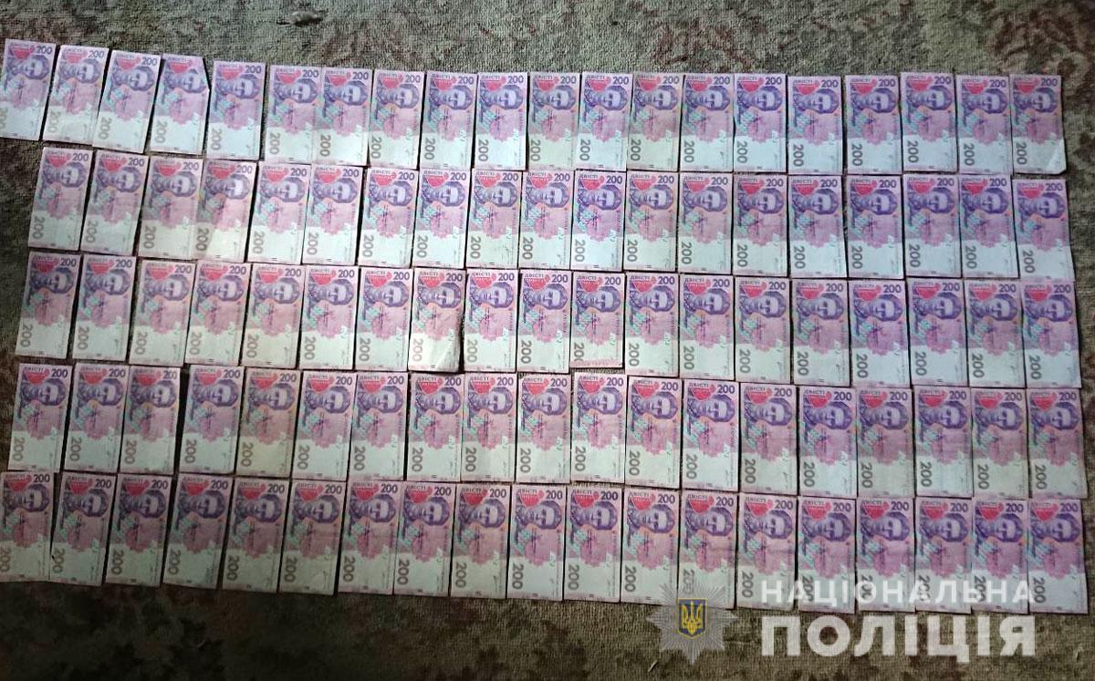 Полицейские вернули пенсионерке 30 тысяч гривен украденных сбережений