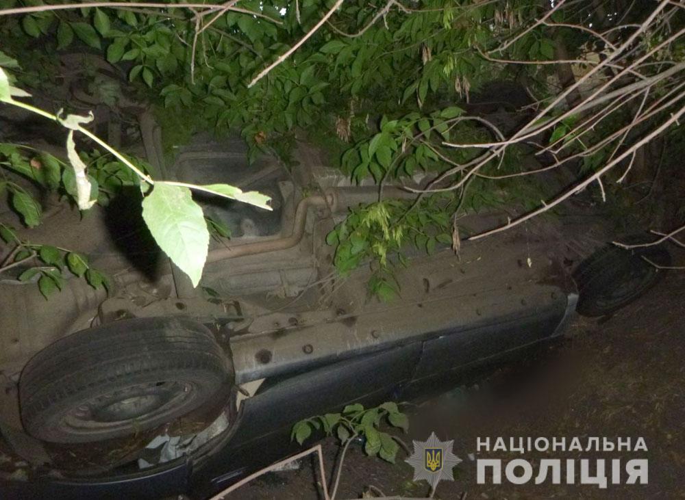 На Полтавщине Opel слетел в кювет и перевернулся: двое погибших