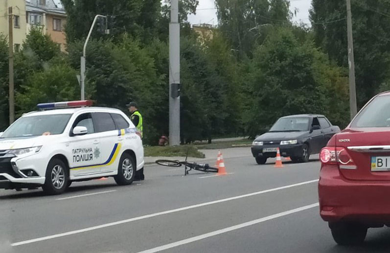 В Полтаве автомобиль сбил ребенка на велосипеде