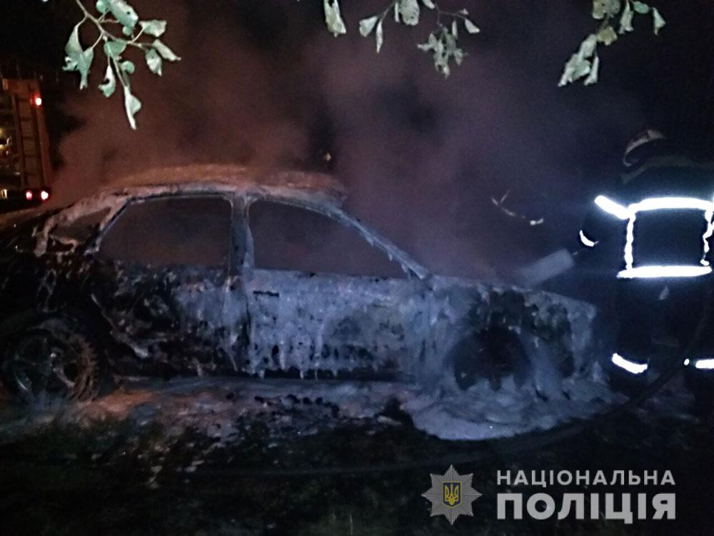 В Кременчуге снова подожгли автомобиль (фото)
