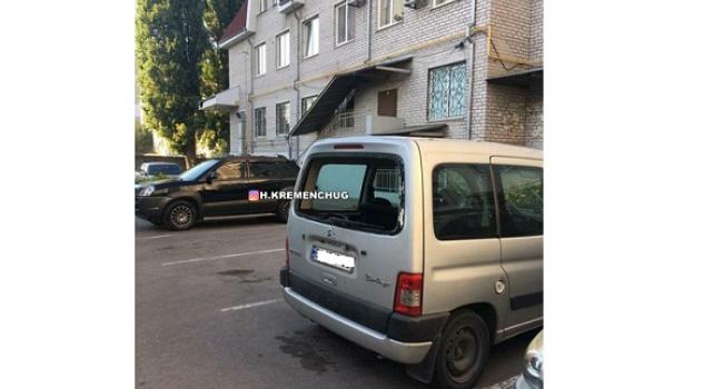 В Кременчуге неизвестные повредили автомобиль (фото)
