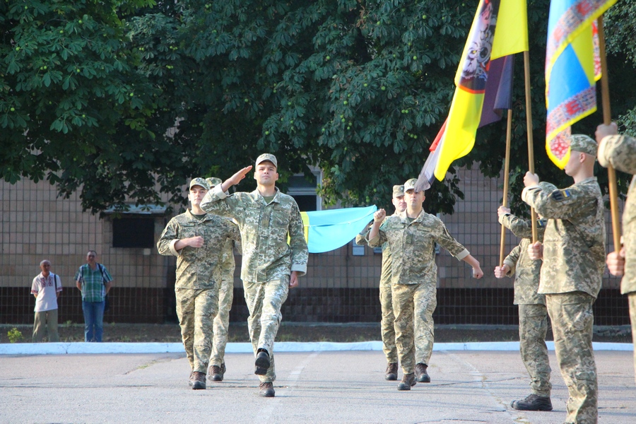 В Полтаве торжественно подняли флаг Украины (фото)