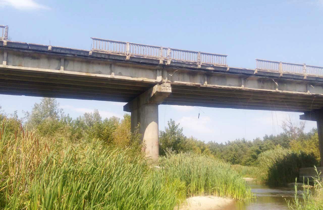 На Полтавщине разрушается мост через Ворсклу (фото)