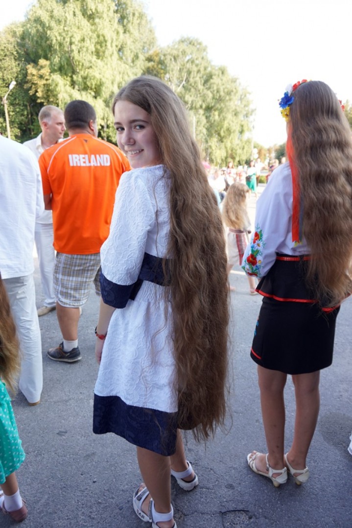 На Полтавщине наградили 13-летнюю обладательницу волос длиной 127 см (фото)