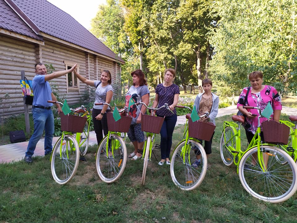 Соцработники Опошнянской громады пересели на велосипеды (фото)