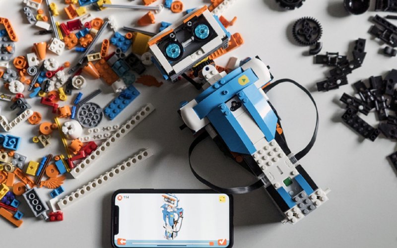 Две школы области выиграли грант от Lego Education