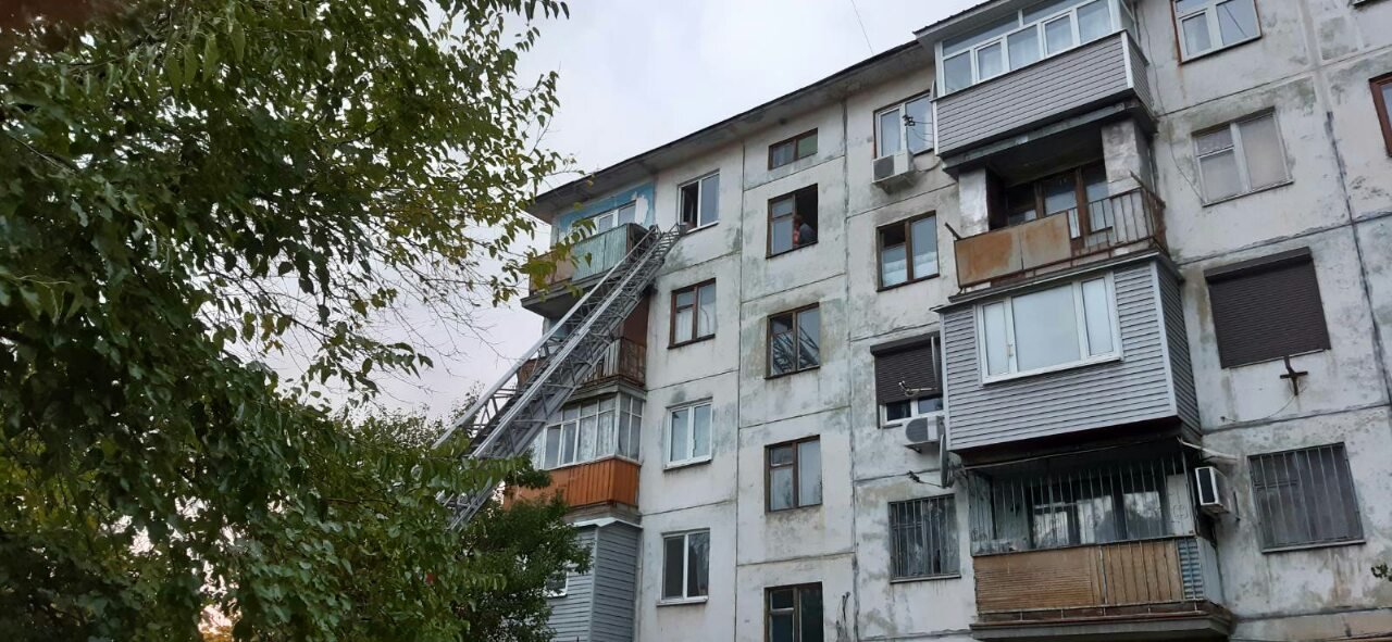 В Кременчуге шестилетний ребенок вылез на окно пятого этажа