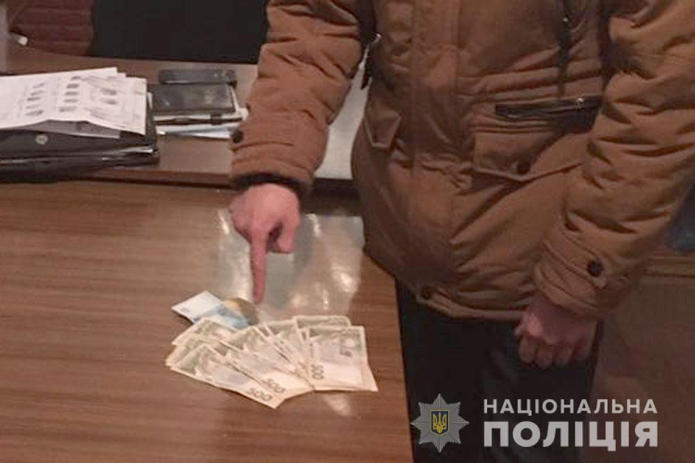 Кредитный эксперт в Миргороде присваивал деньги