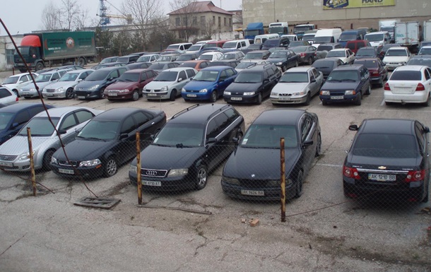 В Полтаве продавали автомобили со штрафплощадок 