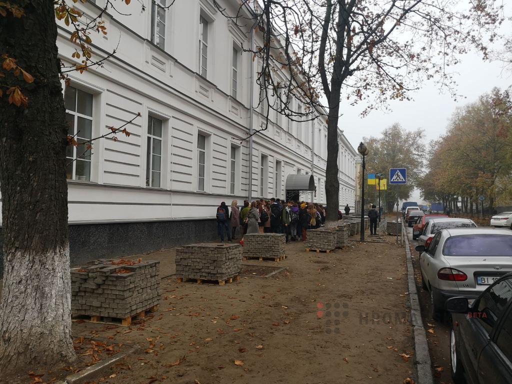 В Полтаве эвакуировали детей из лицея