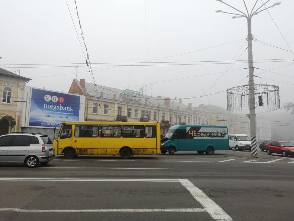 В Полтаве столкнулись пассажирский автобус и маршрутка (фото)