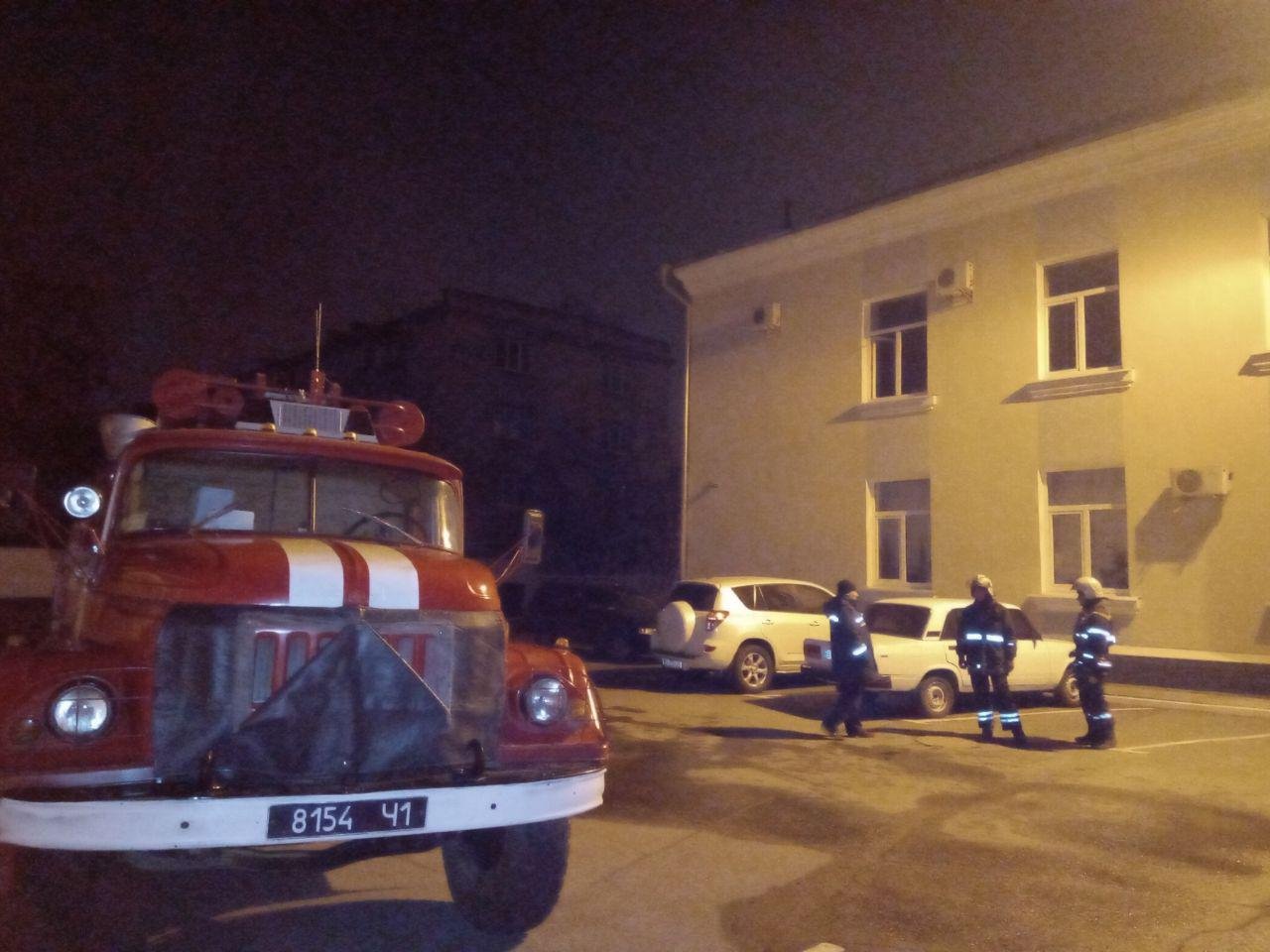 В Кременчуге ночью горела райадминистрация (фото)