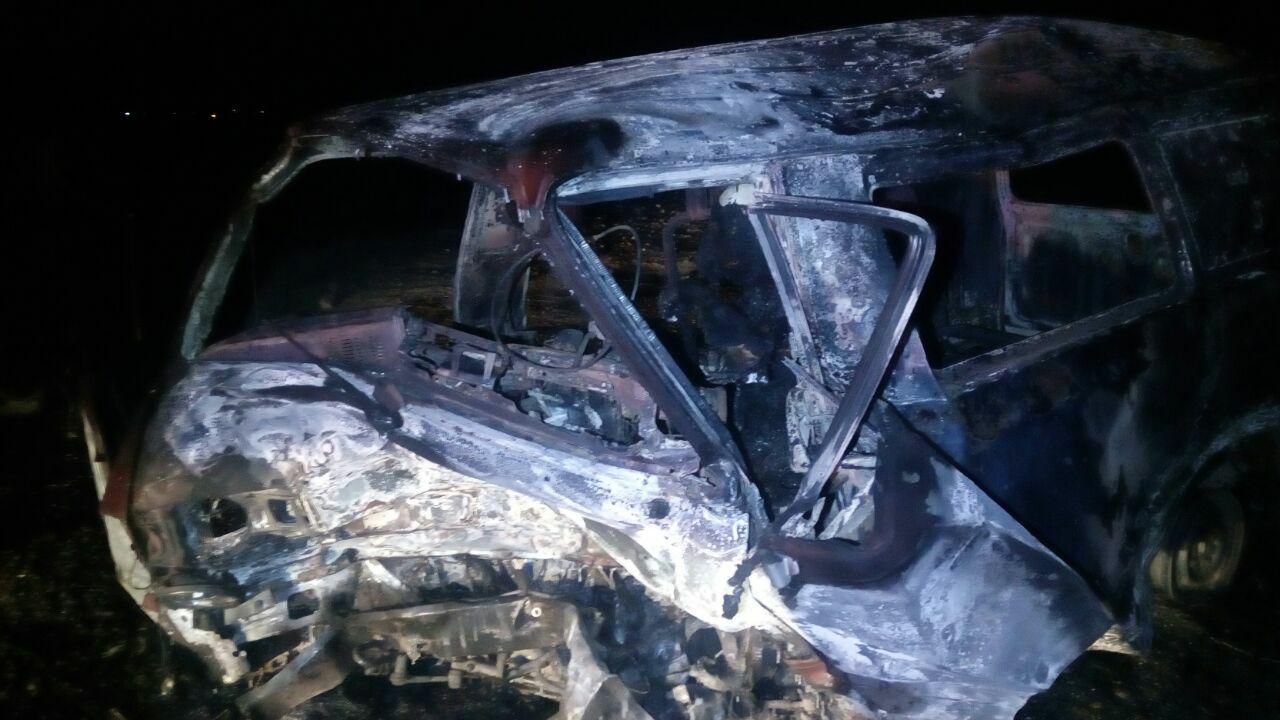 На полтавской трассе - смертельное ДТП, один автомобиль загорелся
