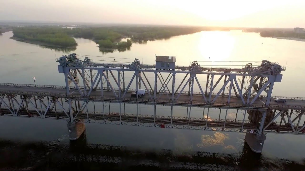 Мужчина, которого сняли с перил Крюковского моста, "любовался видом" на Днепр