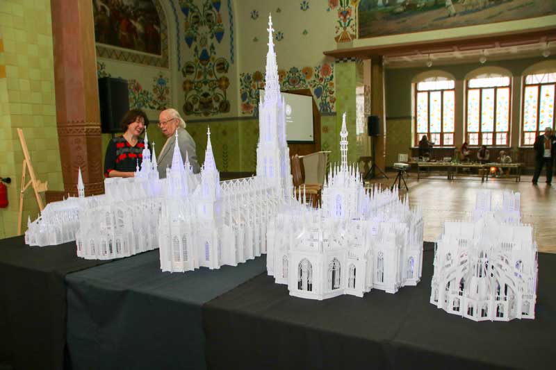 Полтавчанам показали легендарные готические соборы, сделанные из бумаги (фото)