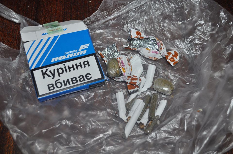 В колонию под Полтавой пытались передать конфеты "с сюрпризом" (фото)