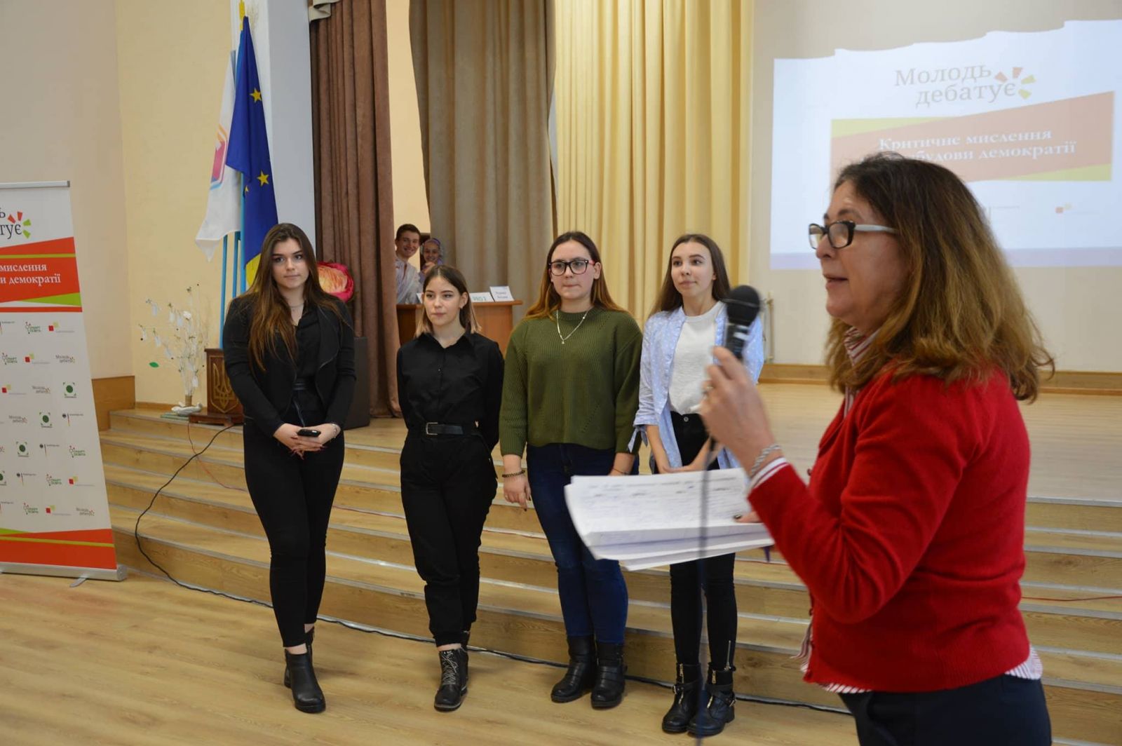 Полтавские школьницы - в финале национальных молодежных дебатов