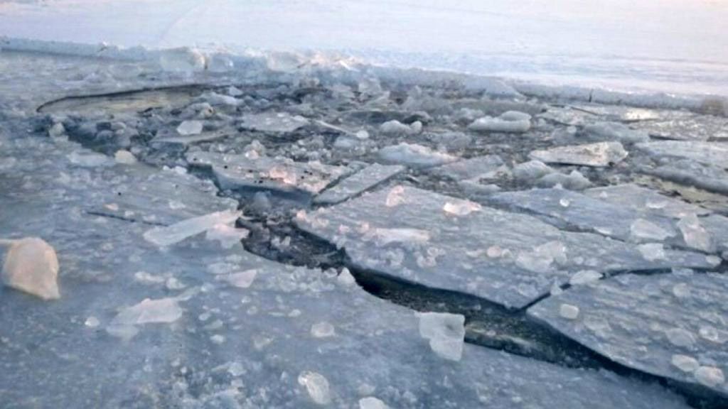 Тело вмерзло в лед: рассказали подробности трагической гибели рыбаков