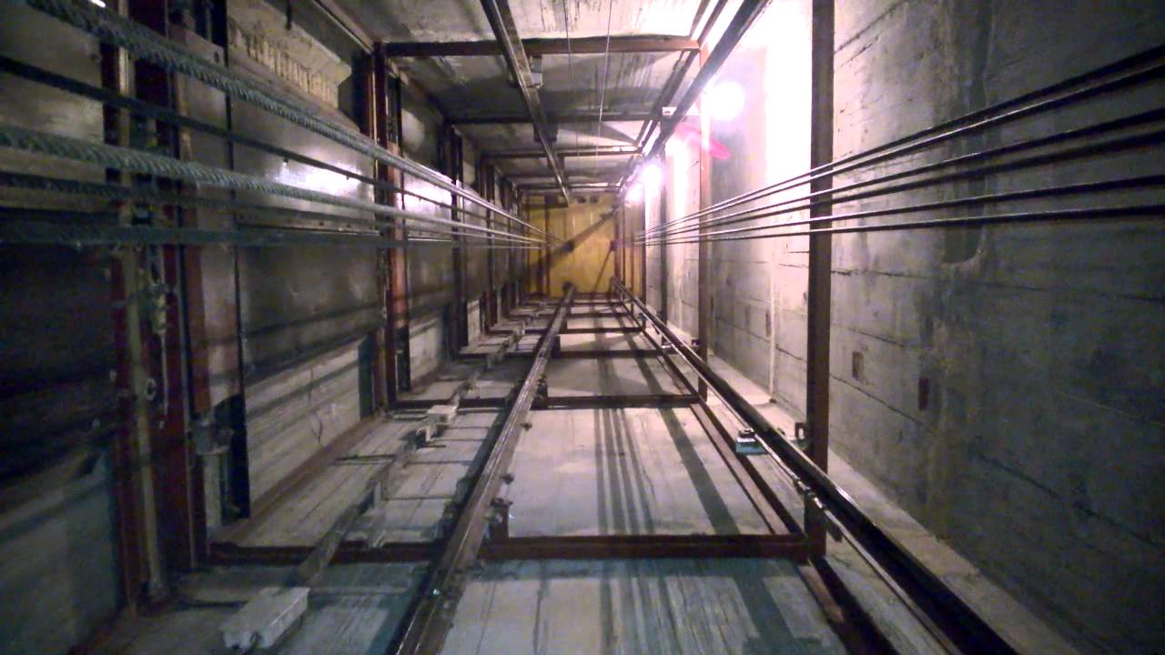 В Полтаве мужчина погиб, упав в шахту лифта
