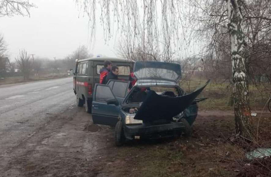 Авария на Полтавщине: водителя вырезали из машины (фото)