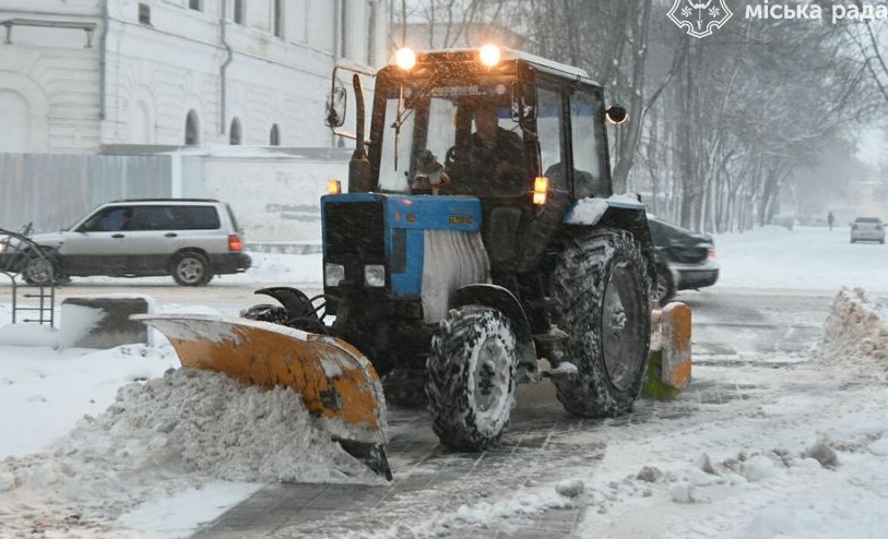 В Полтаве коммунальщики активно расчищают город от снега