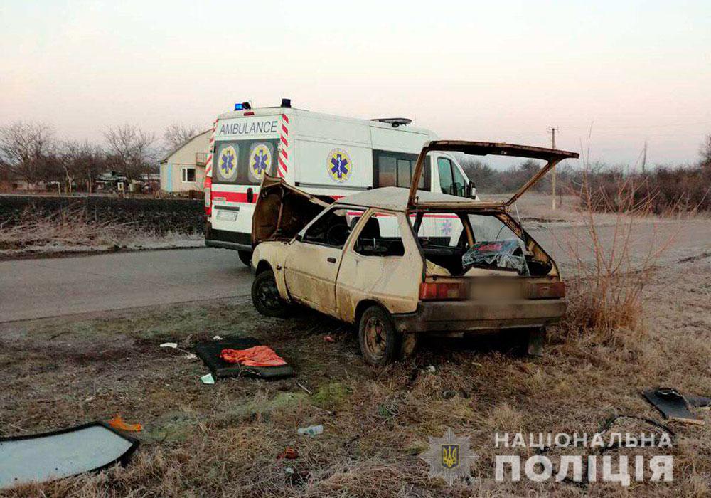В Кременчугском районе в результате опрокидывания автомобиля пострадали три человека