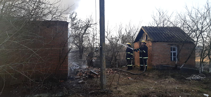 Во время тушения пожара в доме пожарные обнаружили тело хозяина