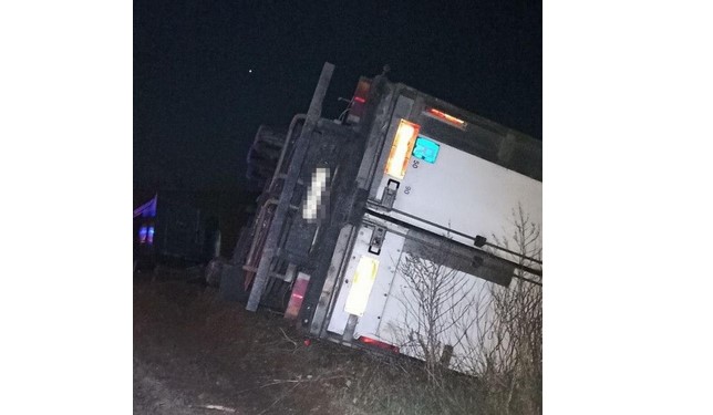 На трассе Полтава – Александрия грузовик слетел в кювет