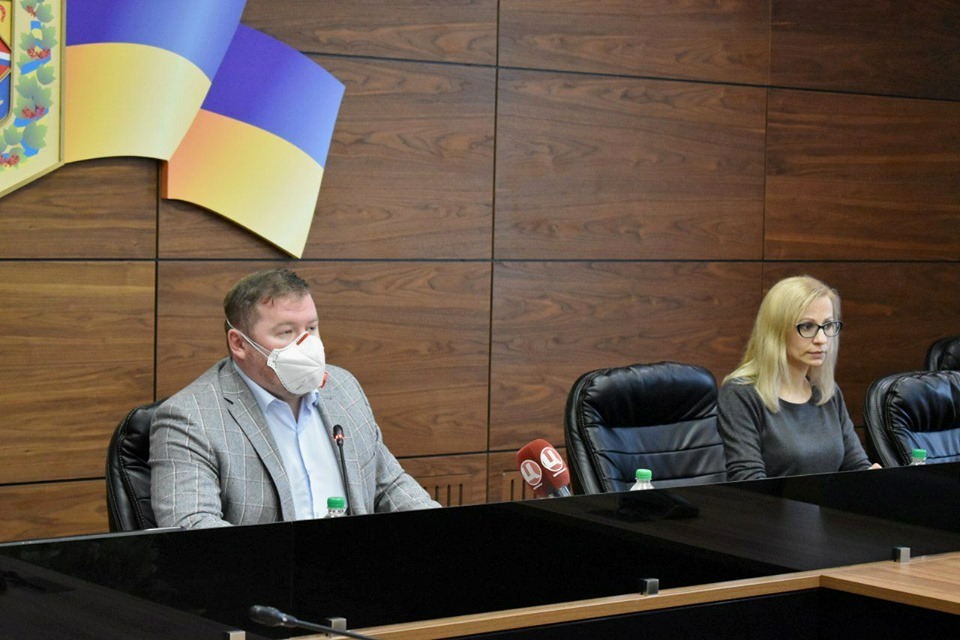 В области на аппарате ИВЛ сейчас находится один человек с коронавирусной инфекцией - Дмитрий Лунин