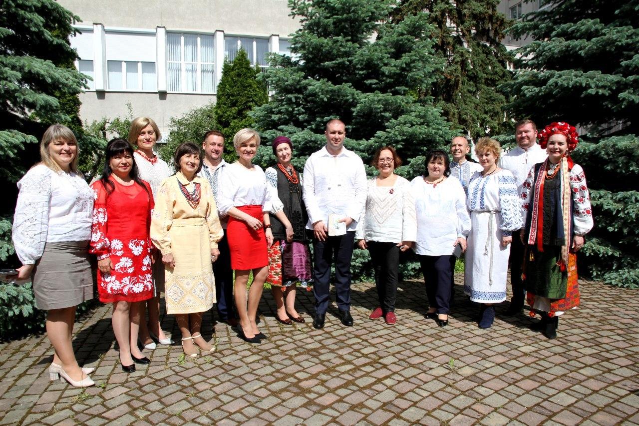 Полтавская облгосадминистрация инициировала онлайн флешмоб фотографий в вышиванках «Приди в вышиванке»