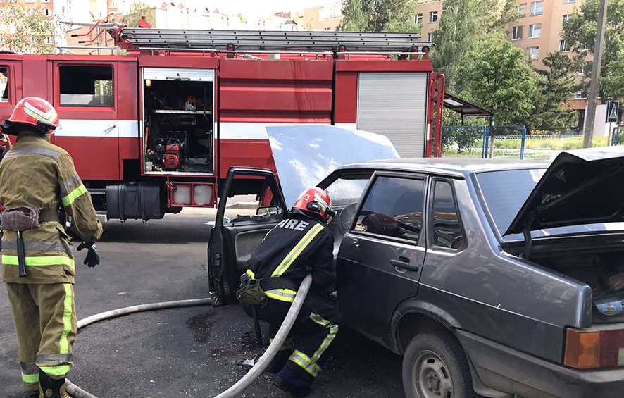 В Полтаве горел автомобиль