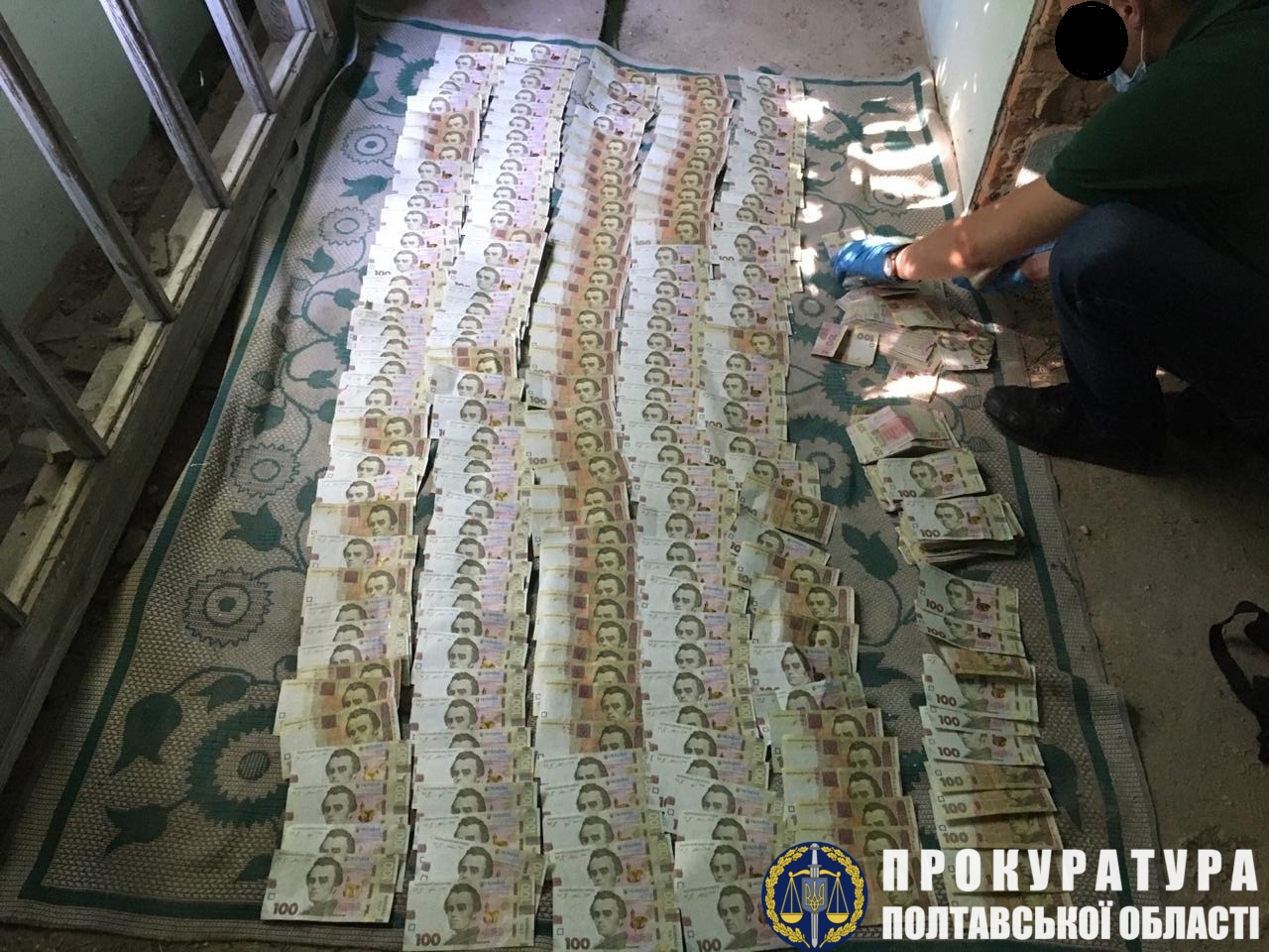Разбойное нападение на автомобиль «Укрпочты»: деньги найдены, а подозреваемые – под стражей