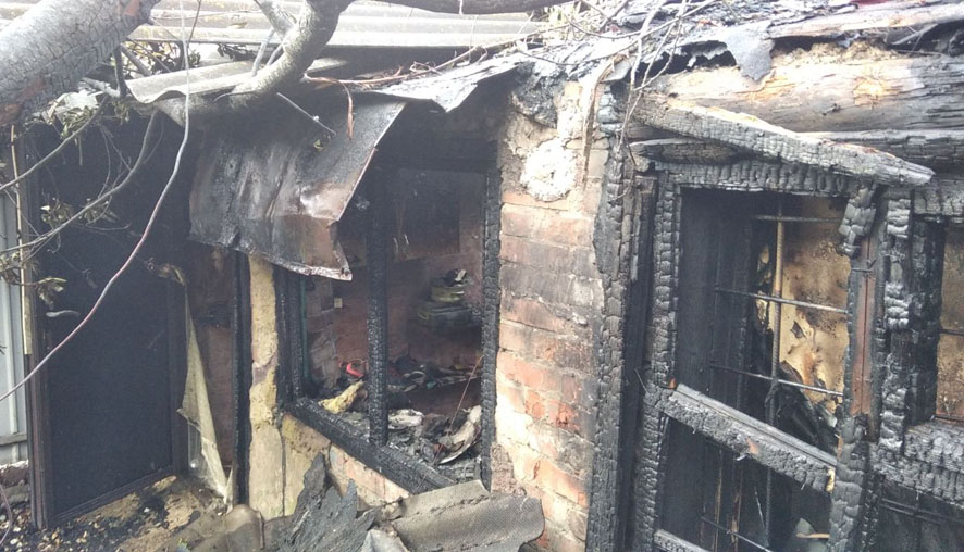 В Полтаве во время тушения пожара в доме пожарные обнаружили тело мужчины