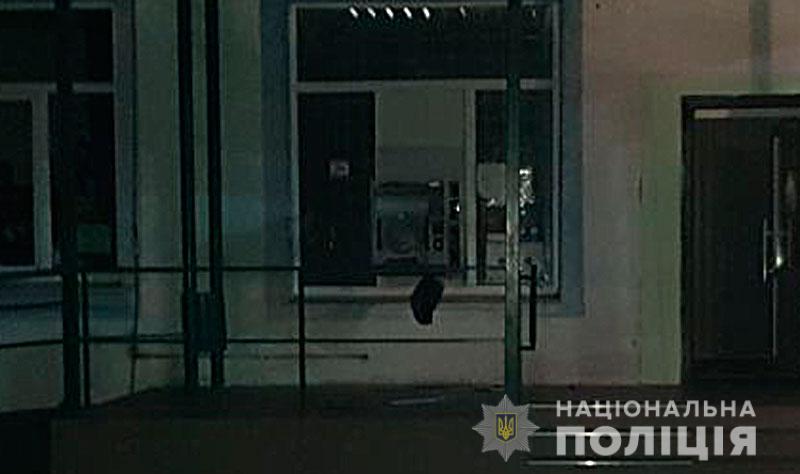 В Миргородском районе украли деньги из банкомата
